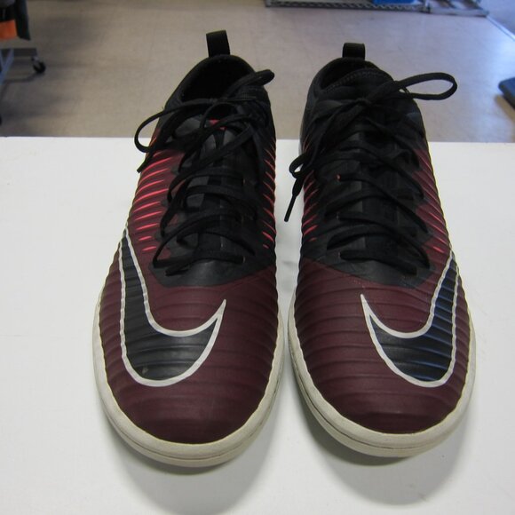 Nike Black and Burgundy Athletic Shoes - Picture 2 of 7